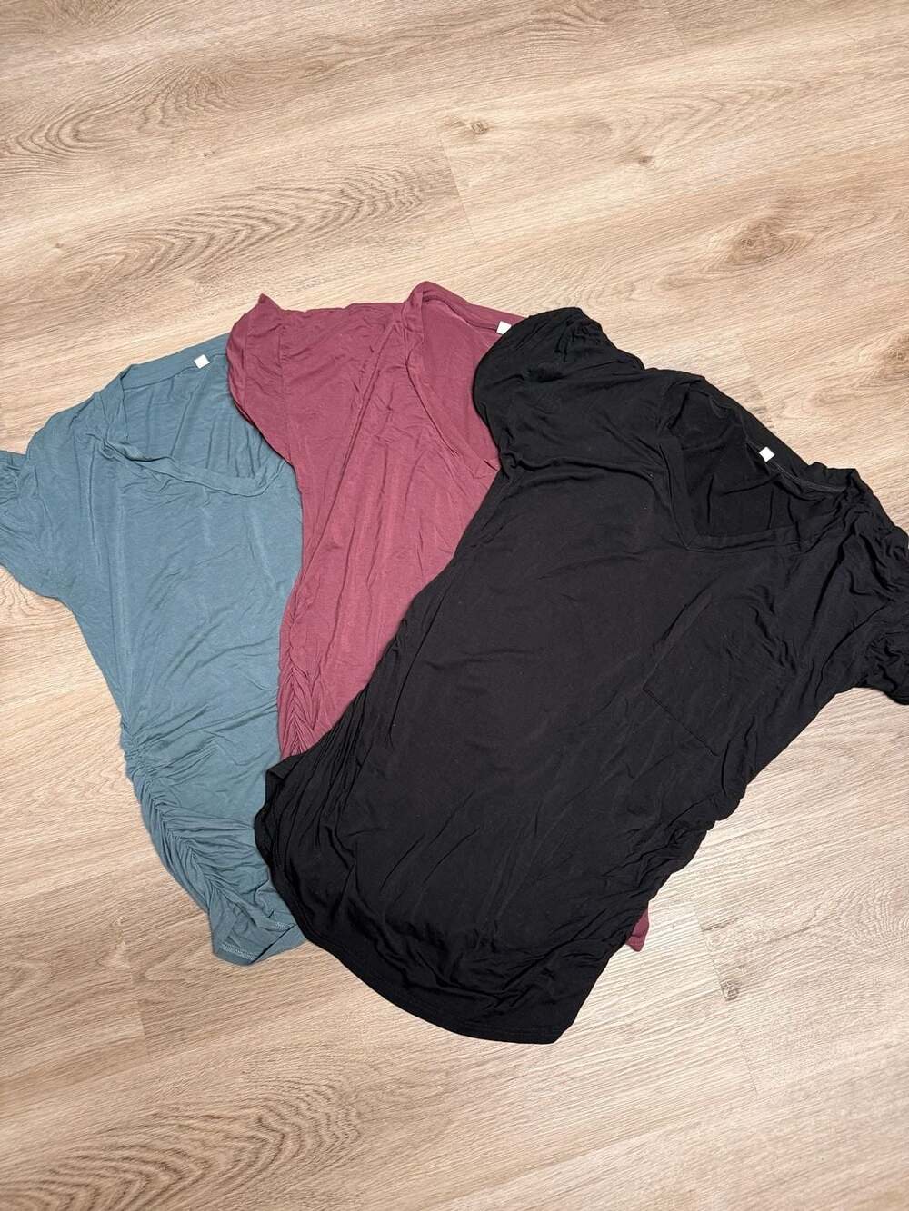 Women's V-Neck Side-Ruched Maternity Short Sleeve T-Shirt 3-Pack Size M